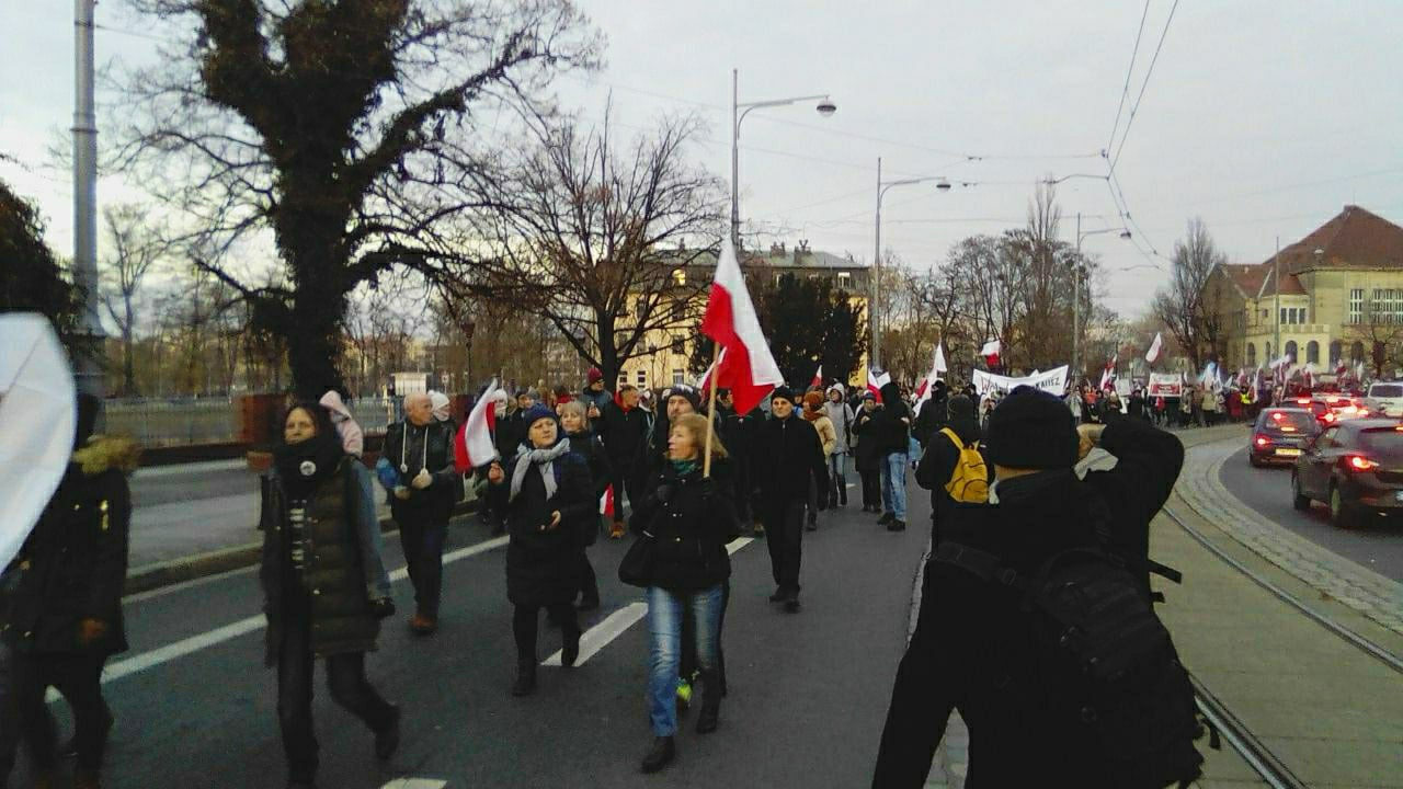 Шествие против QR-сегрегации и различных коронавирусных ограничений. Польша, Вроцлав, 4 декабря 2021 года.