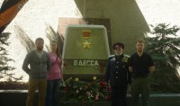 Возложение цветов у памятника Городу-Герою Одессе