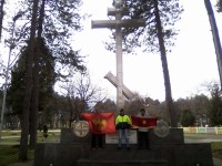 Македонские соратники у памятника