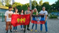 Соратники с флагом движения в Донецке