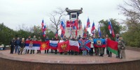 Соратники с славянскими флагами