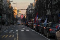 Колонна автомобилей в центре Белграда