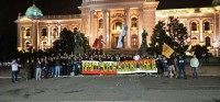 Сербские соратники с баннером